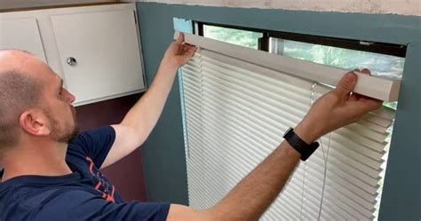 How To Take Down Blinds How to Remove Blinds | Levolor Mark 1 - YouTube